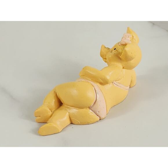 Bikini Pig On The Beach Figurine Piglet Piggy 3 1/4" Resin 90s Pig Lover Vintage - Picture 5 of 12